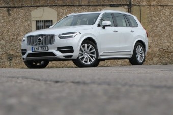 Ezzel támadnak a svédek a BMW X5-re