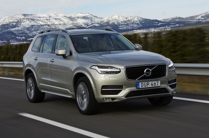 Ezzel támadnak a svédek a BMW X5-re 12 | Vezess Igényes futóművével és finoman behangolt összkerékhajtásával nemcsak egyenesben, kanyarban is brillírozik az XC90. Alacsonyabb gumival élvezetesebb vezetni, de a rugózási kényelem kárát látja