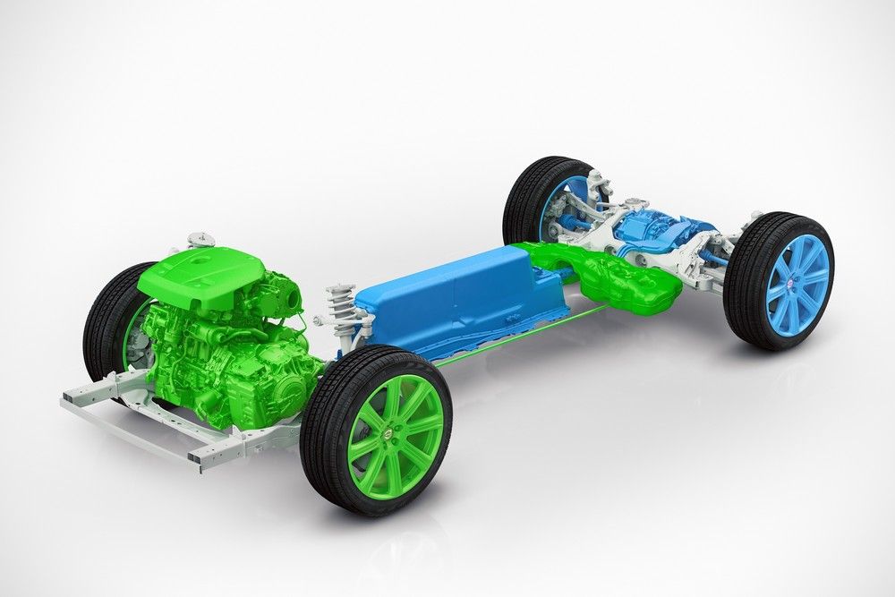 Ami zöld, az a hagyományos, benzines hajtáslánc (318 LE) része, ami kék, az elektromos. A kardánalagútban a Samsungtól származó, 9,2 kWórás lítiumion akkumulátor, hátul a 60 kW-os (82 LE) Siemens elektromotor. Ha mindkettő megy, összkerékhajtású autóként működik a T8 jelű konnektoros hibrid