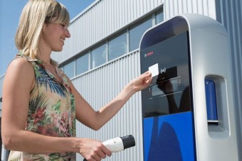 Okostelefon hangolja össze a villanyautók töltését