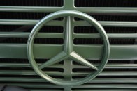 Gigászi Mercedes embléma