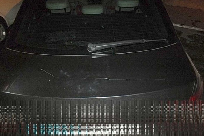 Titokban rongálta az autót a szomszéd néni