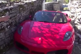 Hogy a pokolba fért el itt ez a Ferrari?