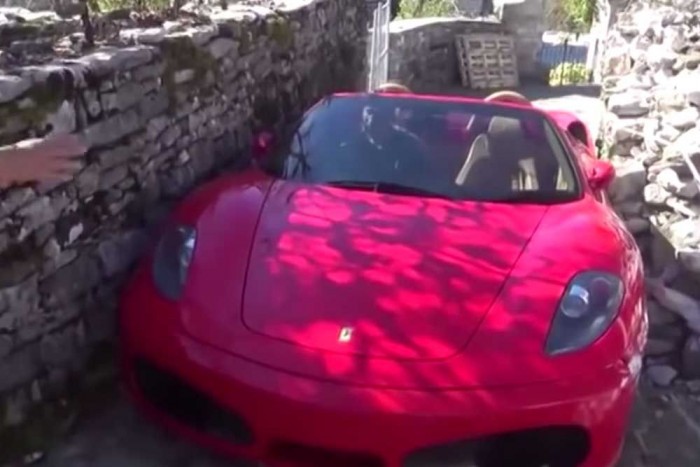 Hogy a pokolba fért el itt ez a Ferrari?