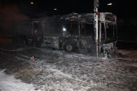 Képeken a Budapesten kiégett BKV-busz 7