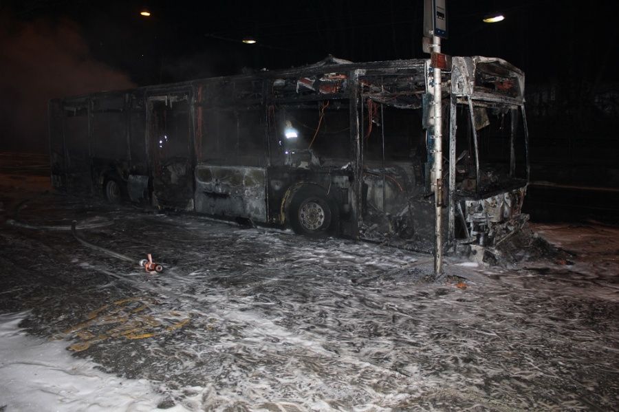Képeken a Budapesten kiégett BKV-busz 1