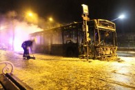 Képeken a Budapesten kiégett BKV-busz 8
