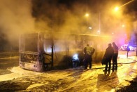Képeken a Budapesten kiégett BKV-busz 9