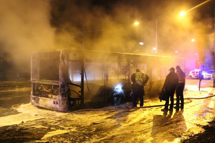 Képeken a Budapesten kiégett BKV-busz 5
