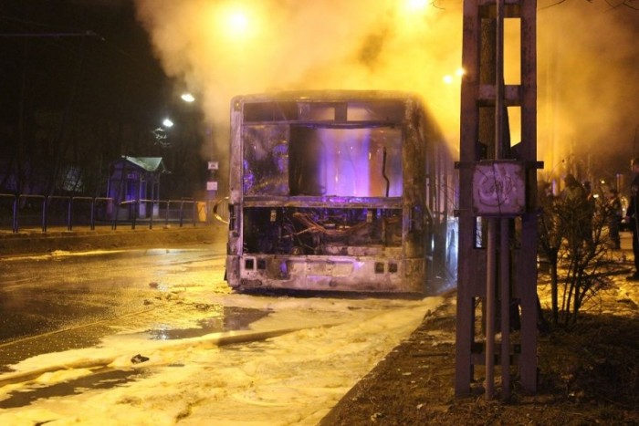 Képeken a Budapesten kiégett BKV-busz 7