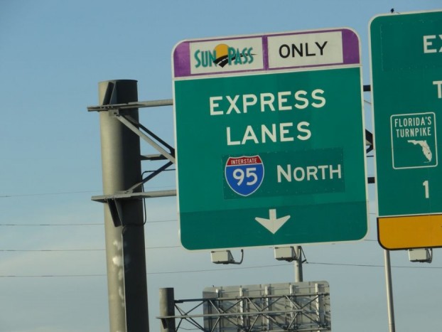 Amerikában tök más az autós élet 2 SunPass a helyi fizetős rendszer neve, elektronikus dobozzal vagy tölthető, chip-es matricával lehet leróni a díjakat