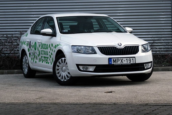 Jóval tisztább, csendesebb, takarékosabb, de mégsem igazán jó üzlet a CNG-s Octavia