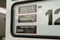 Hiába drágább egy kg gáz, mint egy liter benzin, mivel kevesebb fogy belőle, még így is lehet vele spórolni. Igaz, nem sokat.