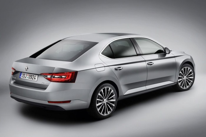 Hivatalos: itt az új Škoda Superb 6