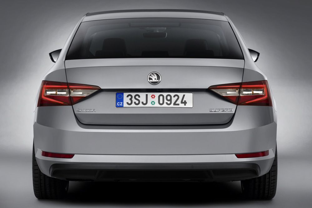 Hivatalos: itt az új Škoda Superb 7