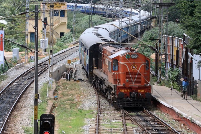 Félelmetes vasúti balesetet élt túl egy újszülött