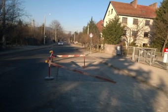 Nagyon vigyáznak az új aszfaltra