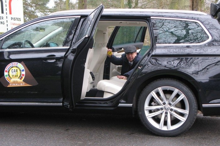 Az év legjobb autói 13 | Vezess VW Passat. Hogy ez mekkora! a tengelytáv csaknem 8 centit nőtt, látszik is a hátsó lábtéren