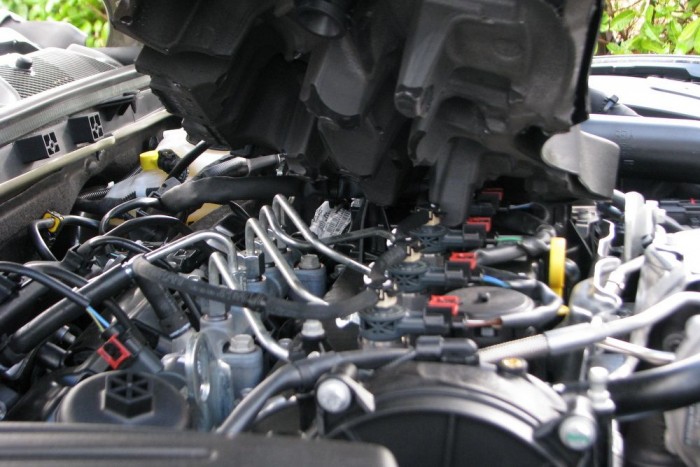 Vastag szivacsréteg tompítja az üzemi zajokat