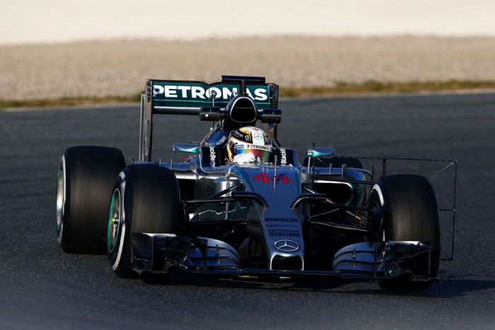 F1: Hamilton rosszul van, kidőlt a tesztről 179 F1: Hamilton rosszul van, kidőlt a tesztről 179