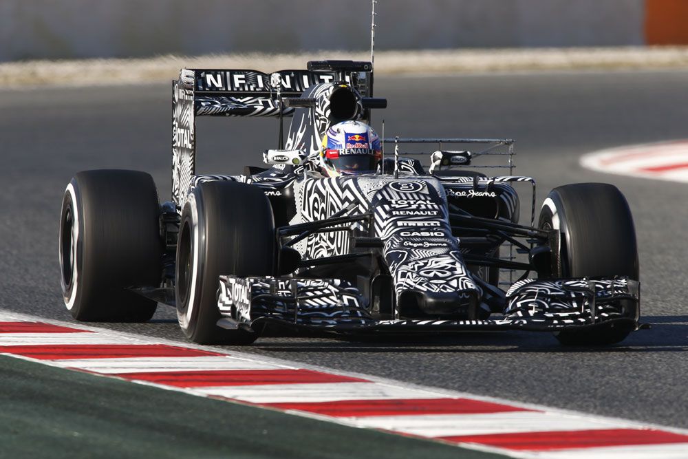 F1: Félidőben a Red Bull az élen 13