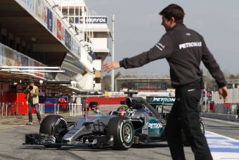 Jövőre a tesztpilóták sem vezethetnek F1-est?