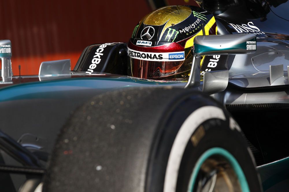 F1: Hamilton rosszul van, kidőlt a tesztről 21