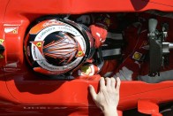F1: Hamilton rosszul van, kidőlt a tesztről 118