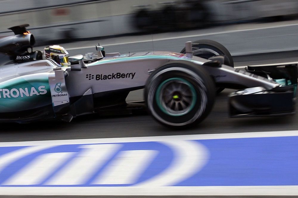F1: Hamilton rosszul van, kidőlt a tesztről 31