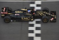 F1: Hamilton rosszul van, kidőlt a tesztről 125