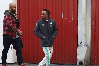 F1: Katasztrófa, ha a Merci packázni kezd Hamiltonnal