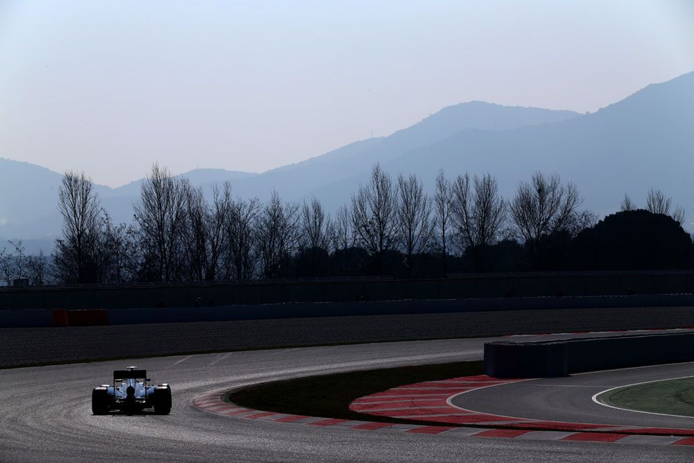 F1: A szél miatt ment falnak Alonso 49
