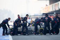 F1: Hamilton rosszul van, kidőlt a tesztről 143