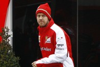 F1: A szél miatt ment falnak Alonso 147