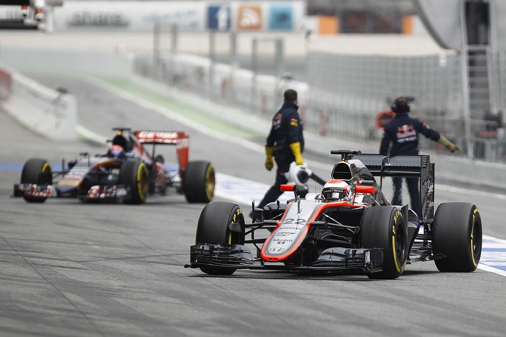 F1: A szél miatt ment falnak Alonso 71