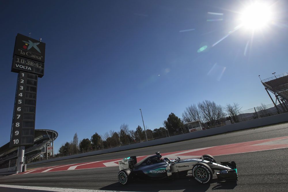 F1: Hamilton rosszul van, kidőlt a tesztről 77