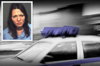 Meztelen nő rongálta meg a luxusautót