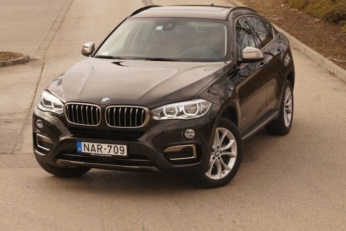 A BMW valahogy nem tud rossz autót csinálni. Illetve mégis: ha direkt olyat akar, mert azt igényli a vevő. De valahogy még az a rossz autó is jó lesz a végén