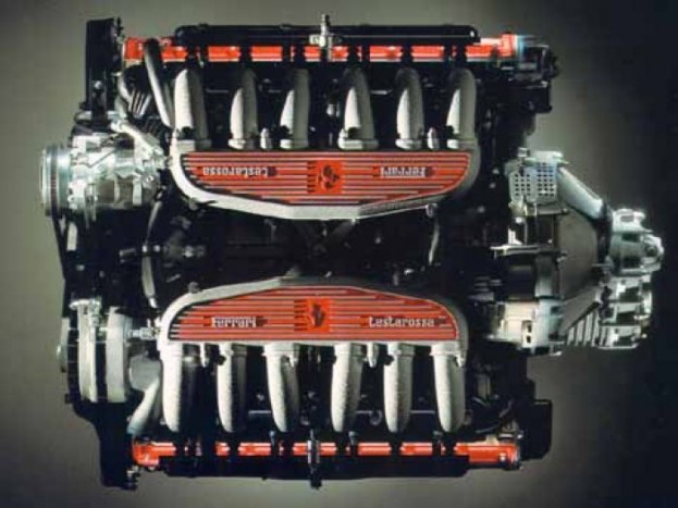  A Ferrari Testarossa 12 hengere