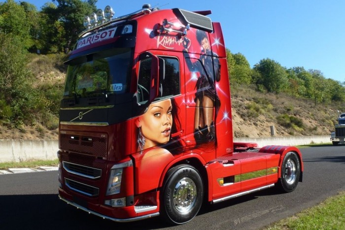 Ekkora Rihanna fant még nem láttál! 3