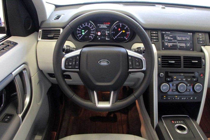 Azért ez gusztusos! A gombok és tekerők kezelése nem túl bonyolult