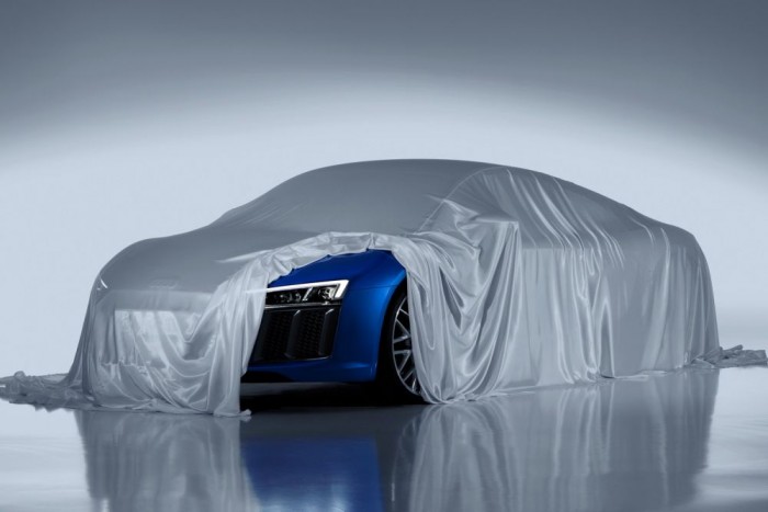 Az új R8-ben is lesz lézeres fényszóró, ismeretlen áron. A BMW az i8-hoz kínálja a rendszert, 3 129 900 forintért. A LED-es távfény a lézeres erősítéssel kétszer akkora távolságra, több mint 600 méterre világít, a fényintenzitás 100 luxról a háromszorosára, 300 lux fölé nő