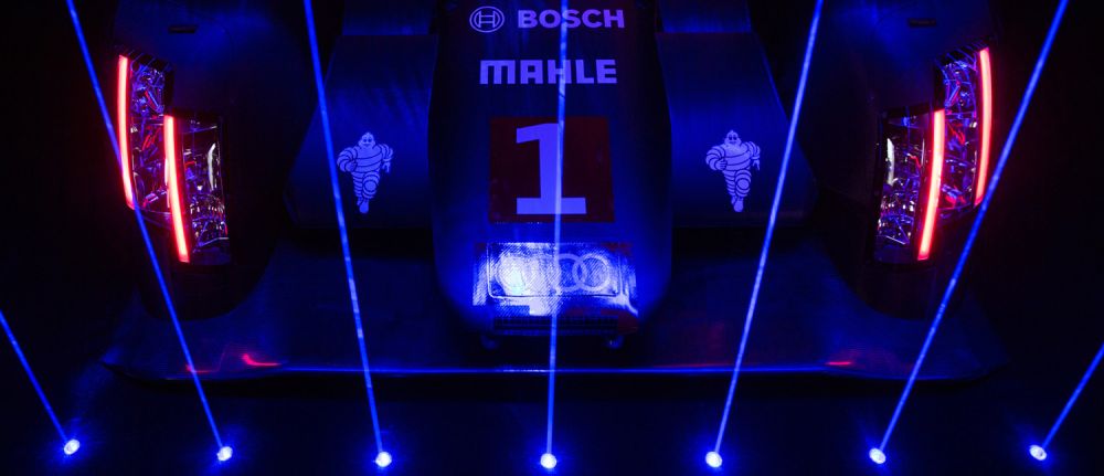 Le Mans más: a 24 órás versenyen bevetett R18 lézerlámpája tízszer annyi fénnyel ágyúzza az éjszakát, mint az A8 mesebeli Matrix LED-fényszórója