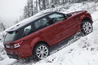 Széteshet az új Land Roverek motorja!