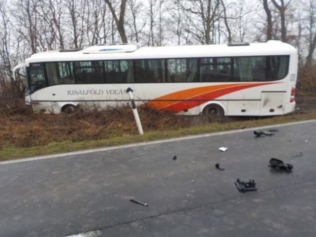 Képeken a reggeli halálos buszbaleset 6