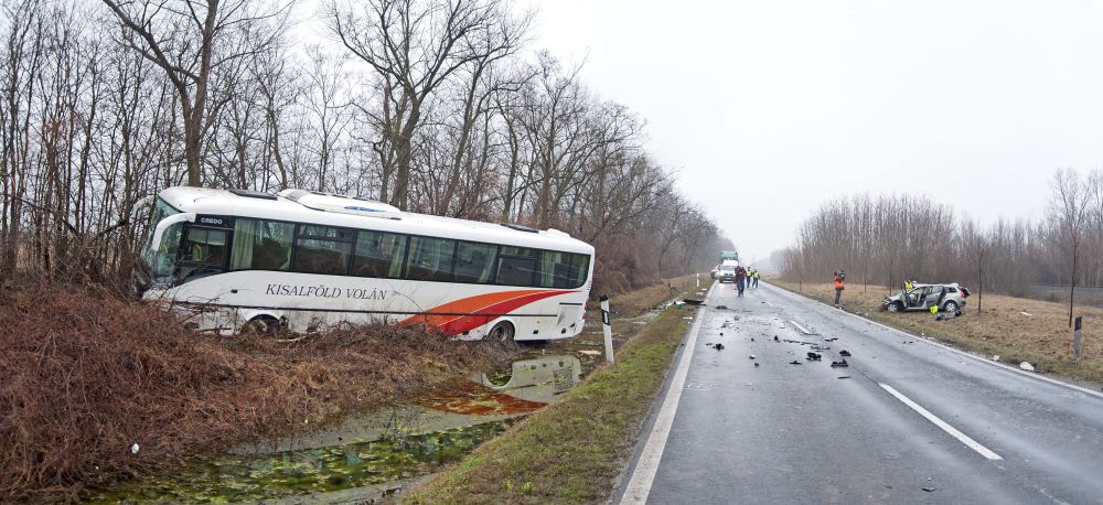 Képeken a reggeli halálos buszbaleset 12