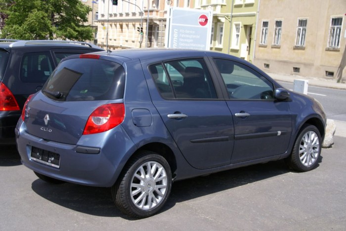 Használt autó – Mihez olcsó az alkatrész? 18 Felnőtt, kényelmes és biztonságos autó a Clio III. Utángyártott alkatrészei nem drágák, a márkaszervizek alacsonyabb árfekvésű gyári alkatrésze a Motrio