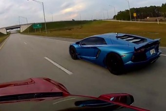 Lamborghini tanítja móresre az őrült Teslát