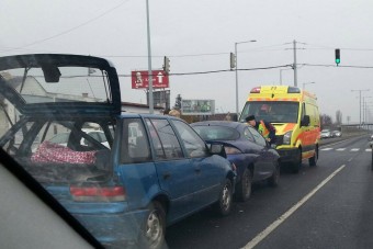 Baleset az M3-as kivezetőjén