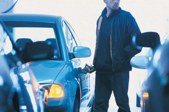 Elbánt a tégla az autótolvajjal